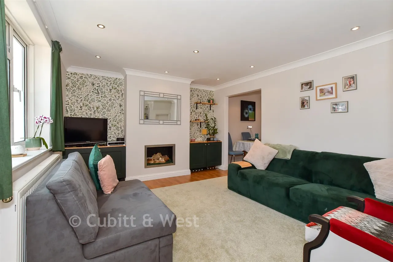Ifield Road, West Green, RH11, photo 2