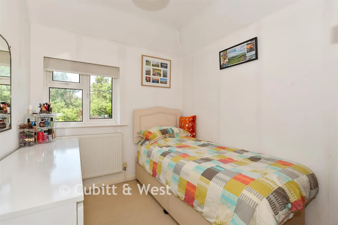 Ifield Road, West Green, RH11, photo 10