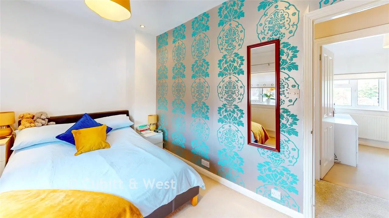 Ifield Road, West Green, RH11, photo 9