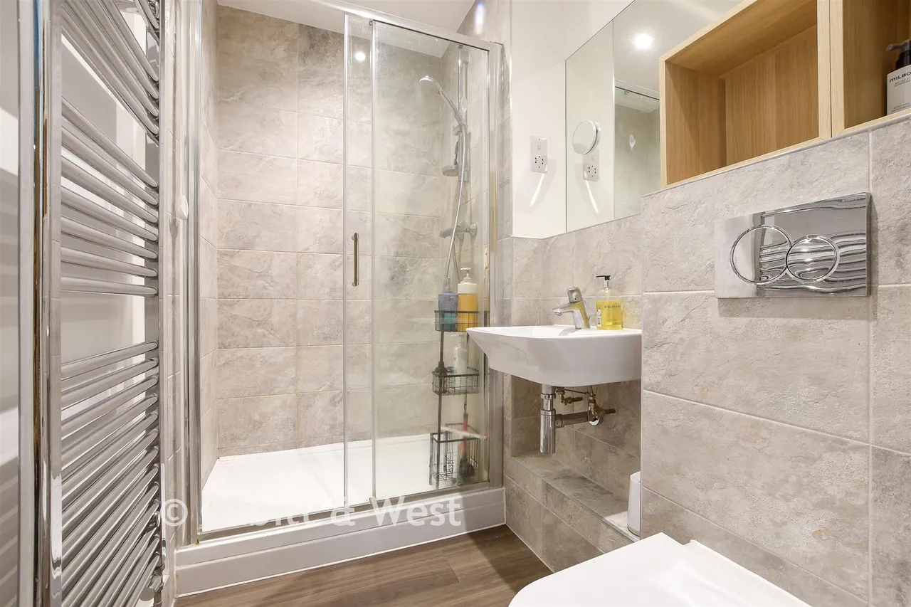 Marketfield Way, Redhill, RH1, photo 11