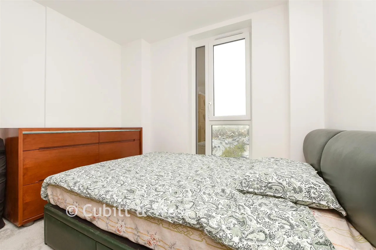 Marketfield Way, Redhill, RH1, photo 12