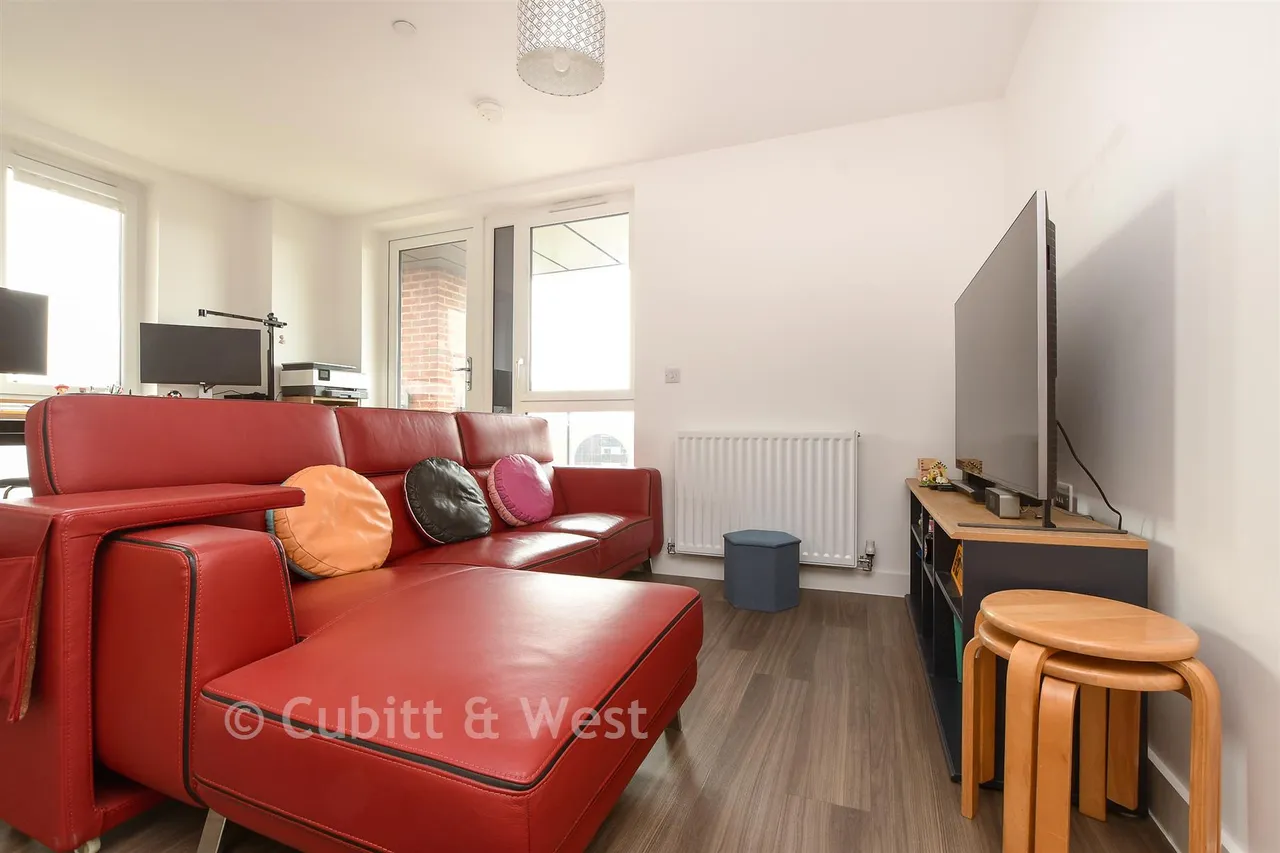 Marketfield Way, Redhill, RH1, photo 5