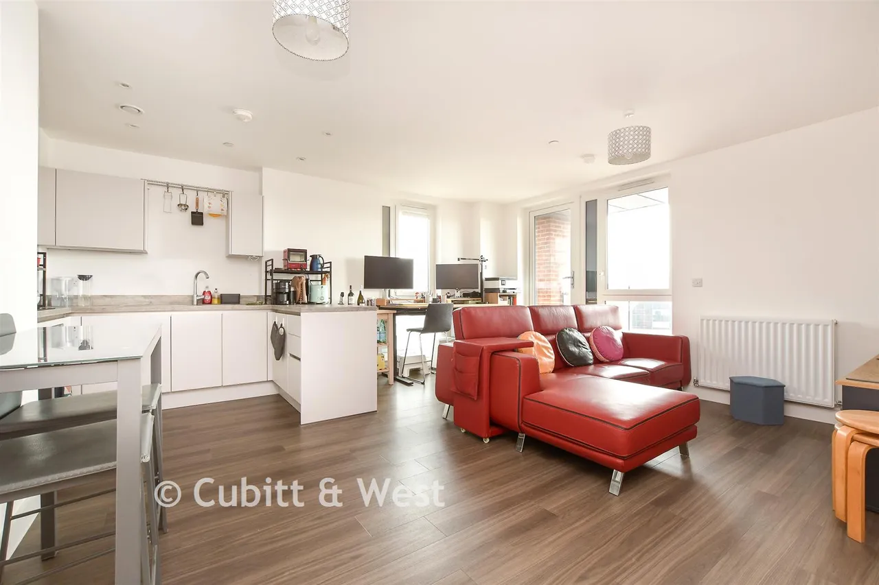 Marketfield Way, Redhill, RH1, photo 4
