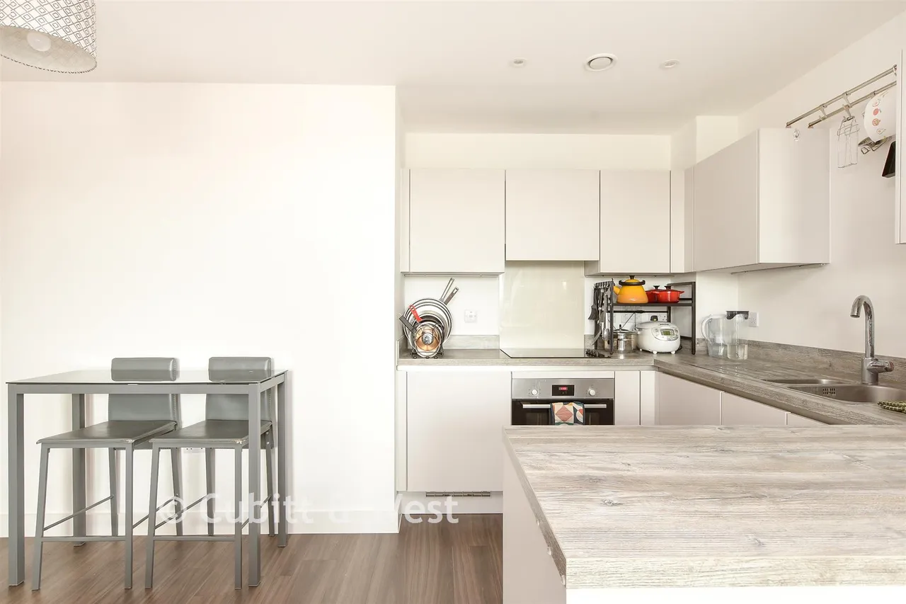 Marketfield Way, Redhill, RH1, photo 7