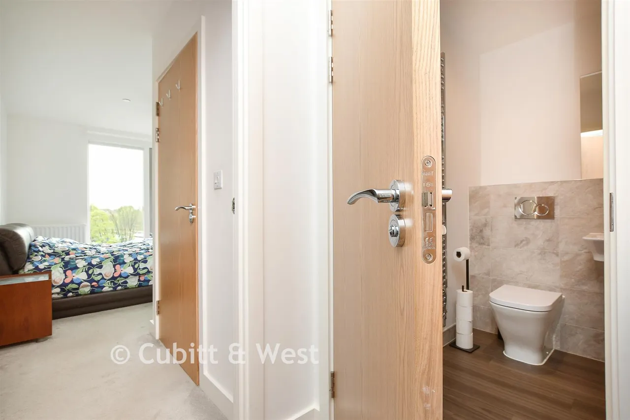 Marketfield Way, Redhill, RH1, photo 10