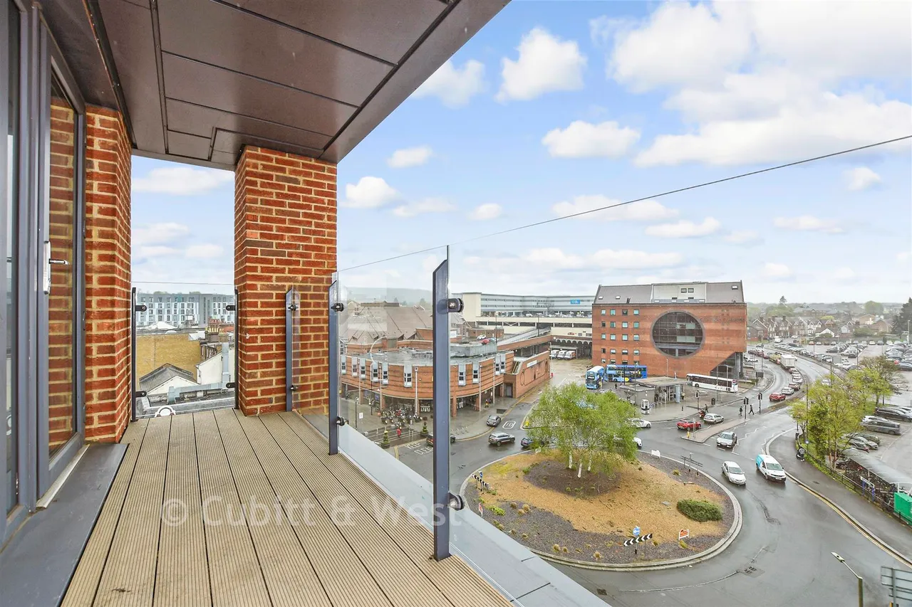 Marketfield Way, Redhill, RH1, photo 8