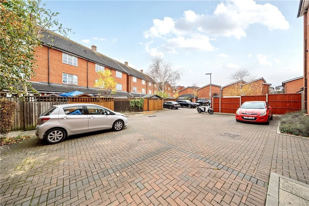 Brickfield Road, Mitcham, CR4, photo 12