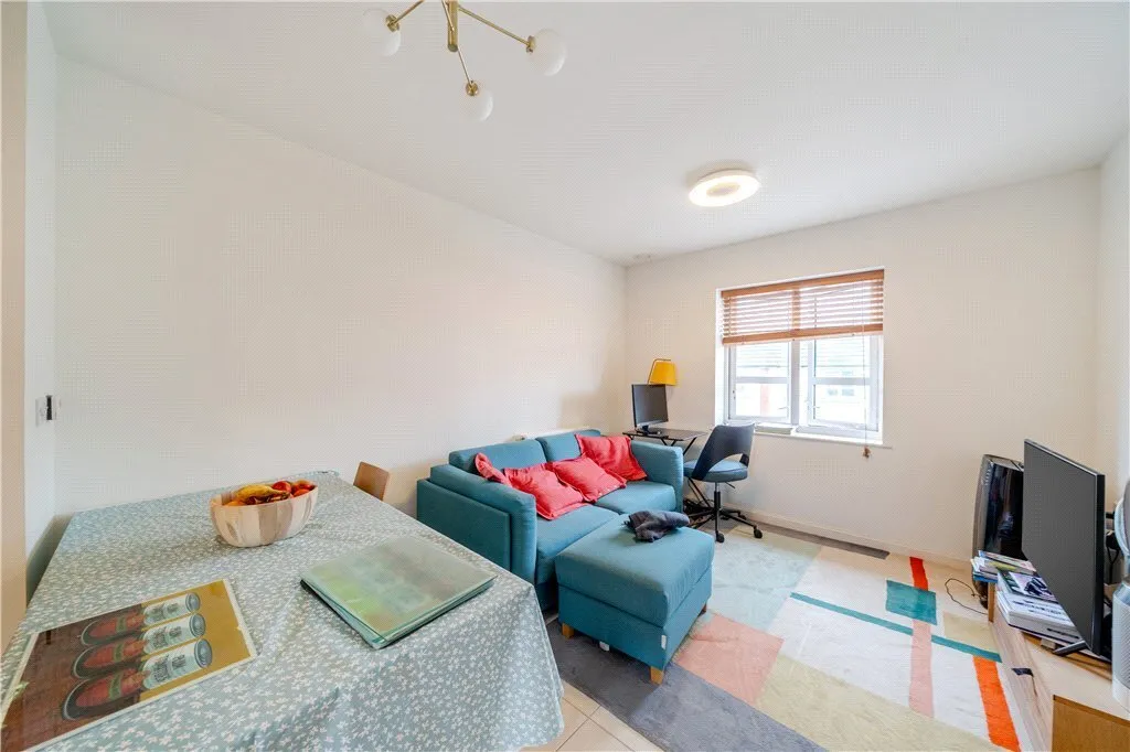 Brickfield Road, Mitcham, CR4, photo 2