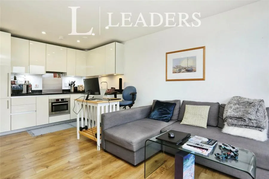 Meadowside, London, SE9, photo 2