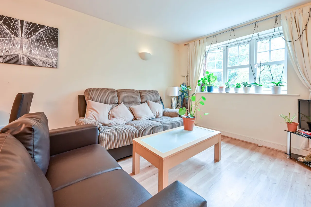 19 Abingdon Court, 9 Heathside Road, Woking, photo 2