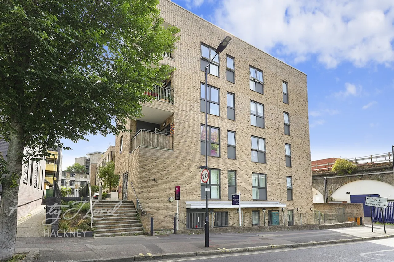 3 bed flat for sale, Ponsford Street, London, E9
