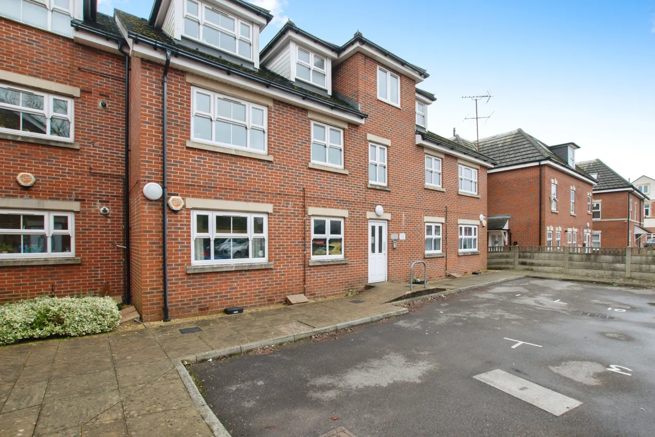 Egerton Gardens, Bournemouth, BH8, photo 13