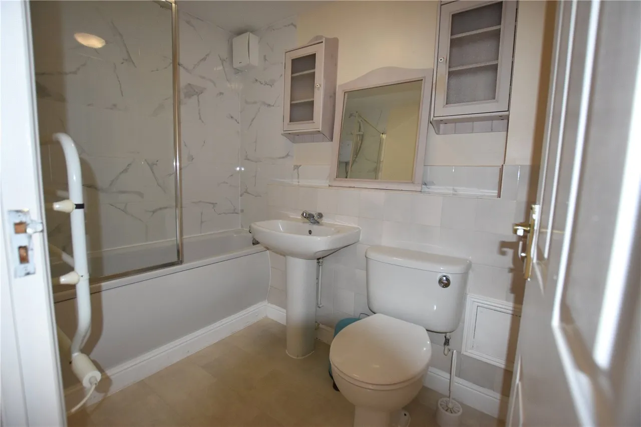 2 bed flat to rent — Transom Close, London, SE16