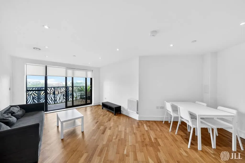 2 bed flat for sale, Leven Road, London, E14