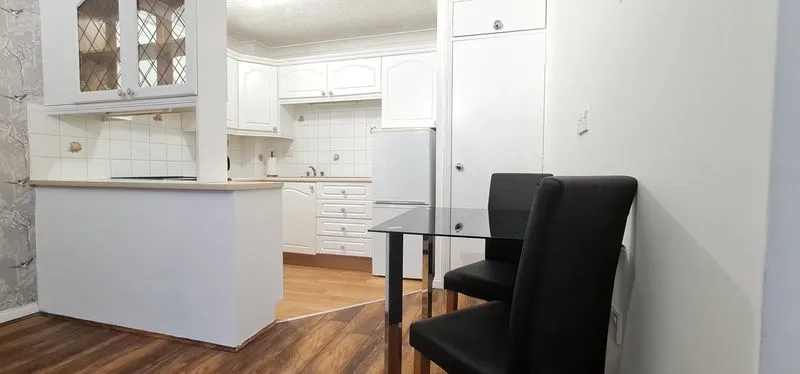 Rayleigh Road, Eastwood, Essex, SS9 5PZ, photo 3