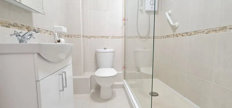 Rayleigh Road, Eastwood, Essex, SS9 5PZ, photo 4