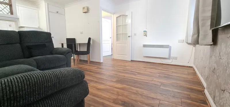 Rayleigh Road, Eastwood, Essex, SS9 5PZ, photo 8