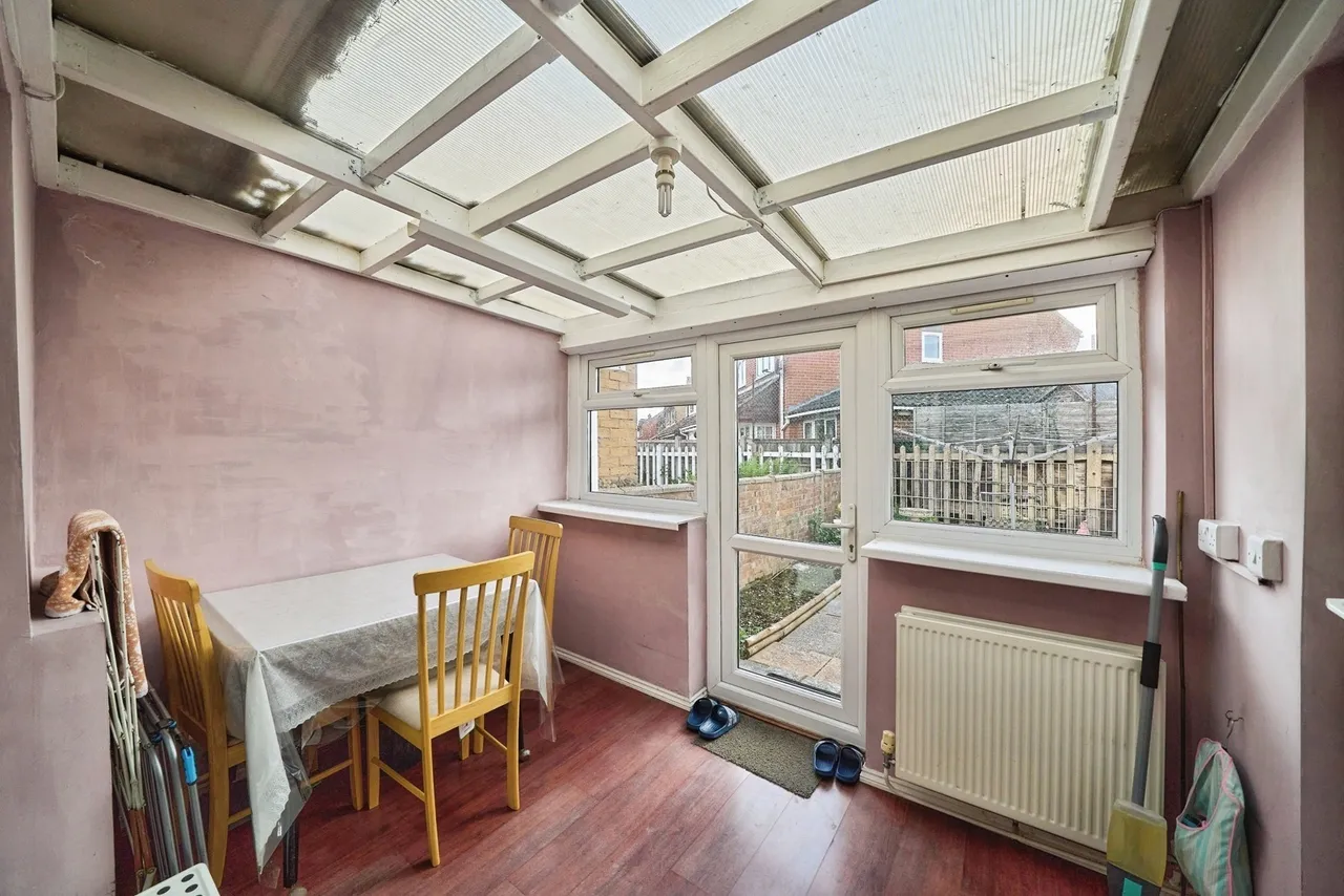 Meriden Close, Ilford, IG6, photo 5