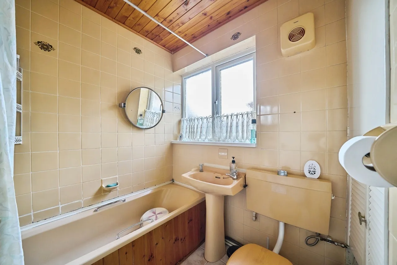 Meriden Close, Ilford, IG6, photo 9