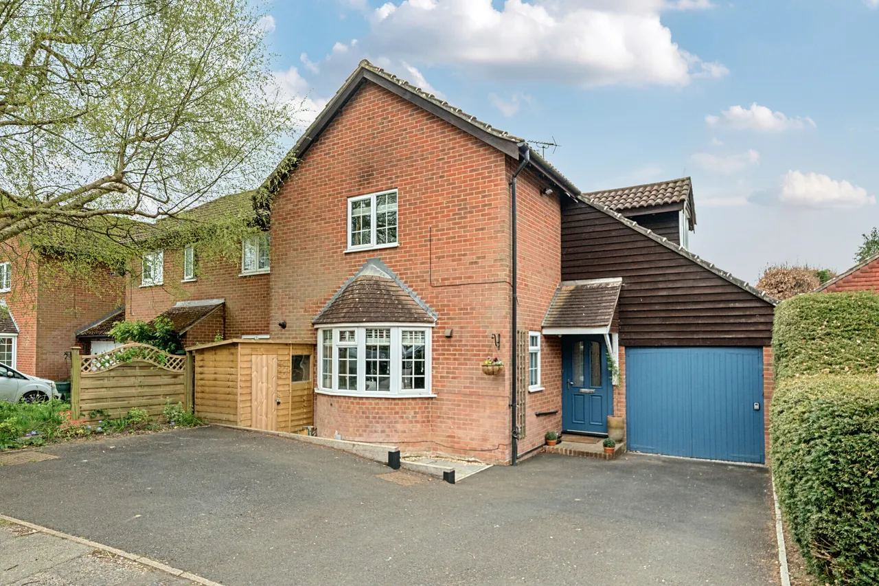 3 bed house for sale — The Avenue, Liphook, GU30