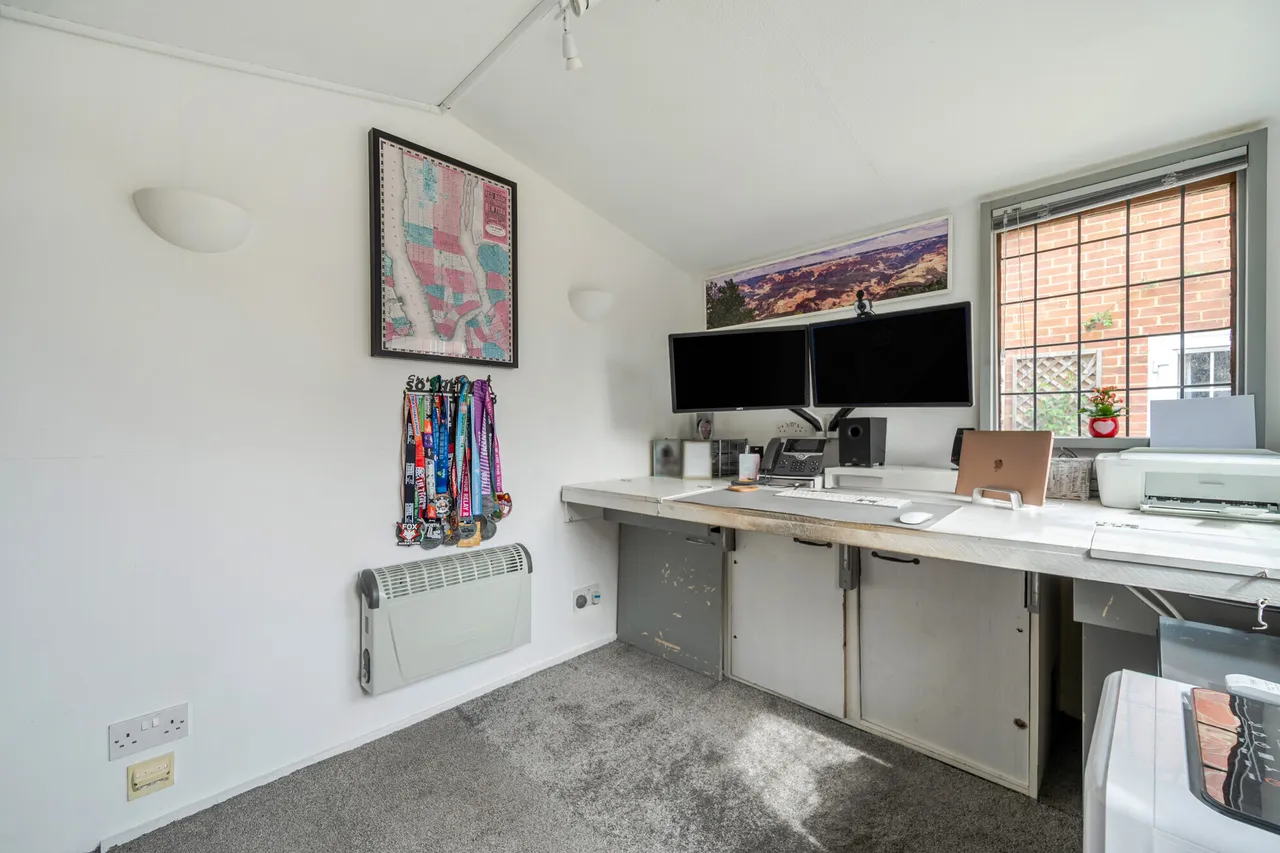 The Avenue, Liphook, GU30, photo 11