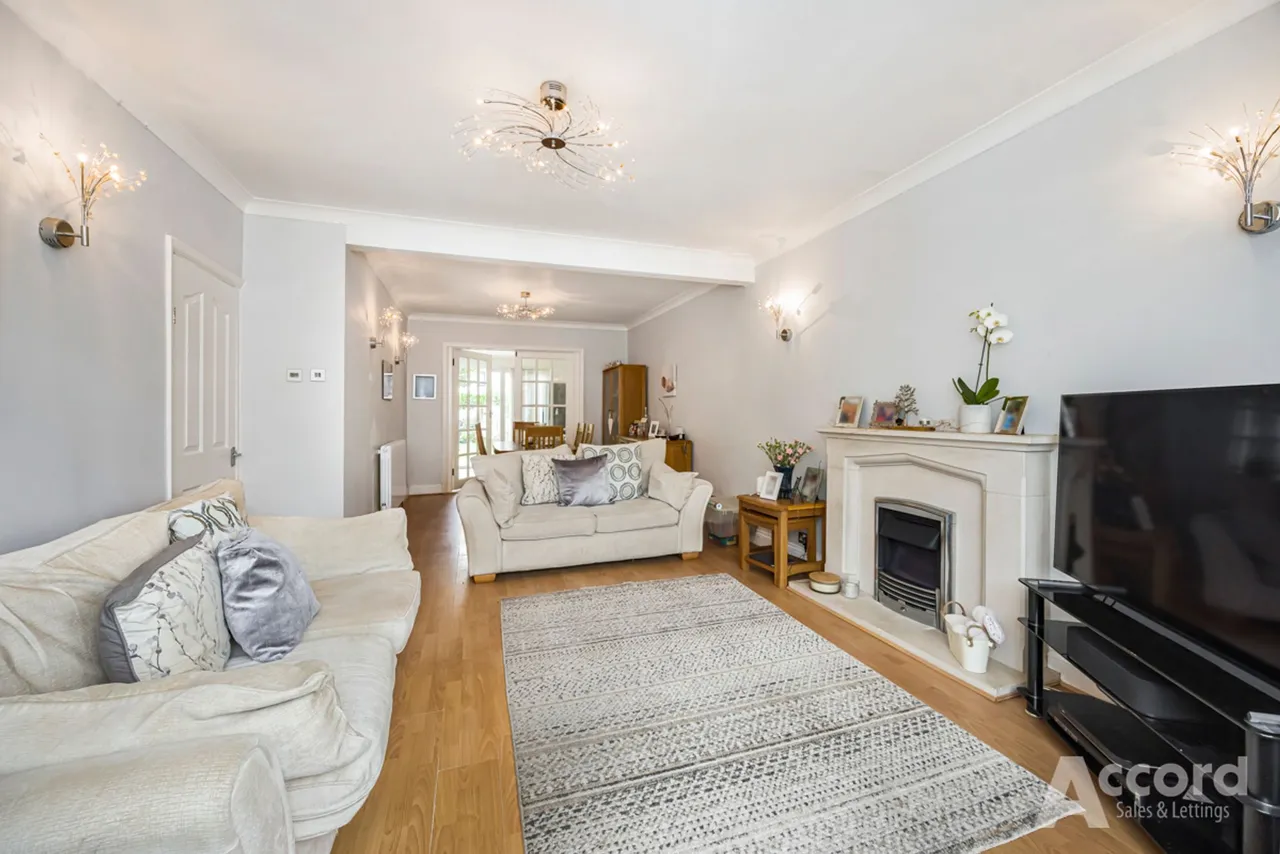 Wainfleet Avenue, Romford, RM5, photo 12