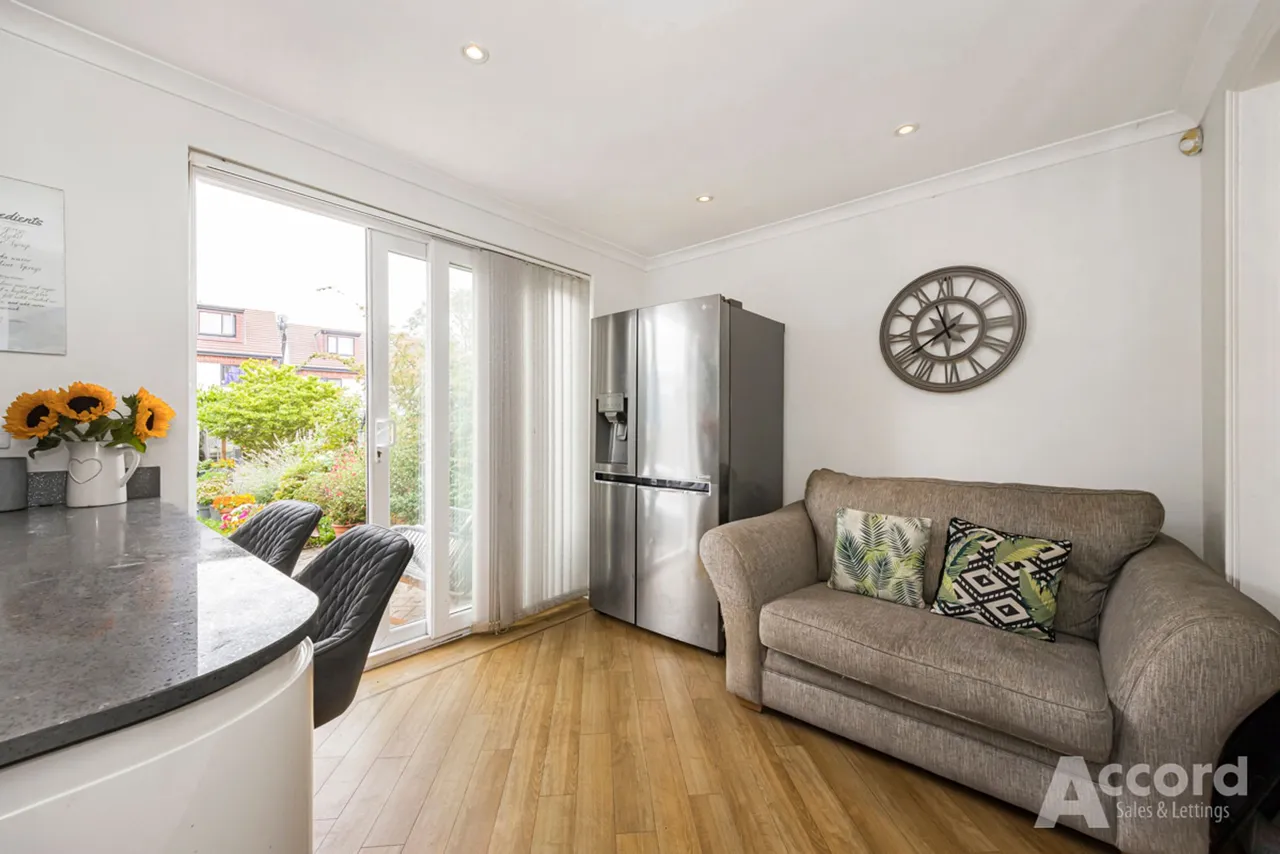 Wainfleet Avenue, Romford, RM5, photo 10
