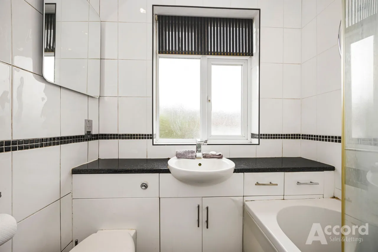 Wainfleet Avenue, Romford, RM5, photo 5