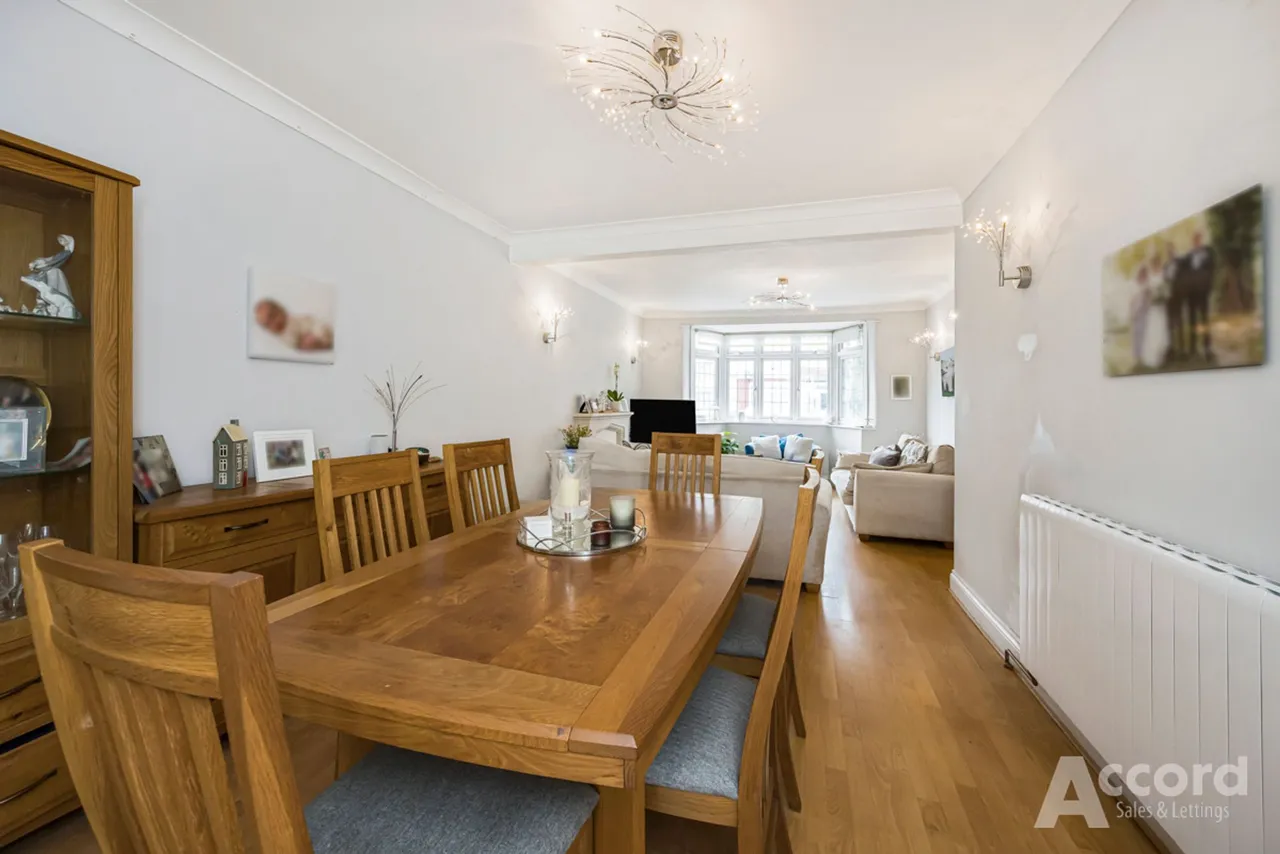 Wainfleet Avenue, Romford, RM5, photo 39