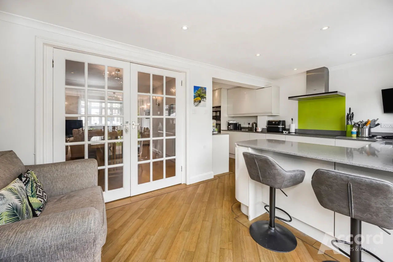 Wainfleet Avenue, Romford, RM5, photo 8