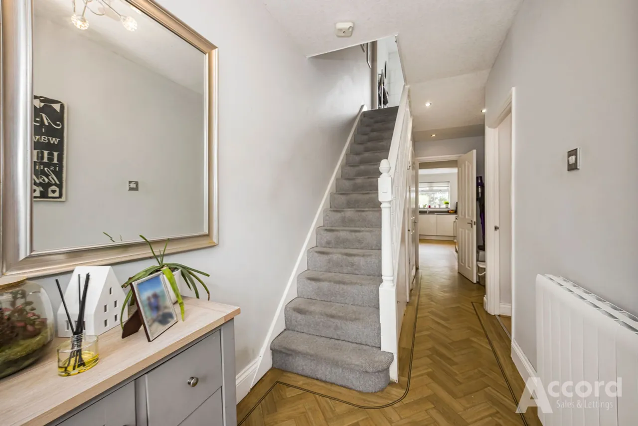 Wainfleet Avenue, Romford, RM5, photo 41