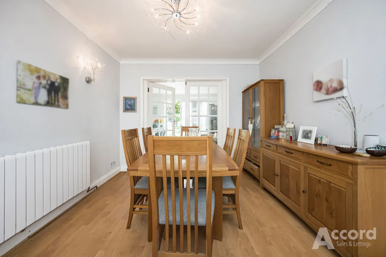 Wainfleet Avenue, Romford, RM5, photo 13