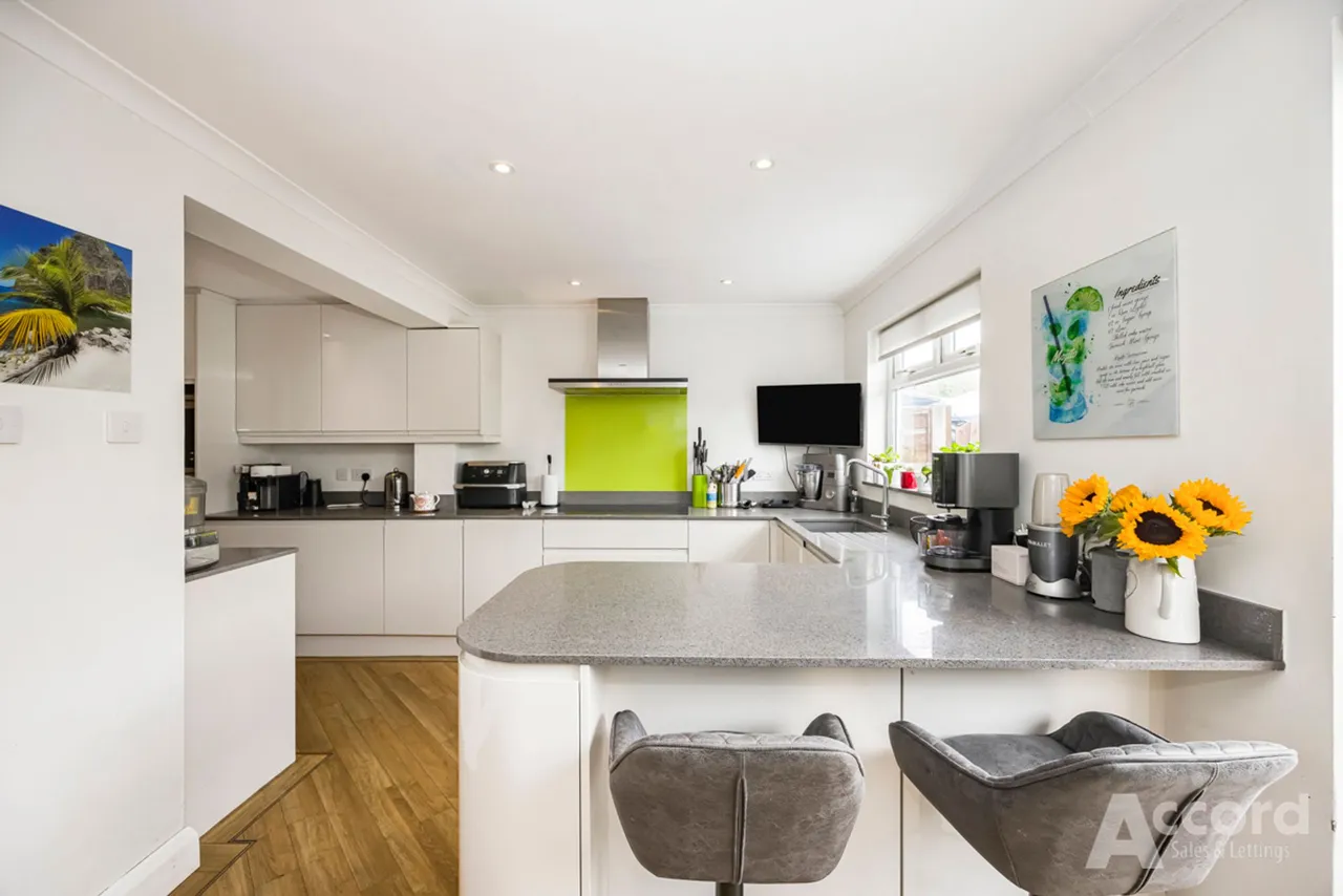 Wainfleet Avenue, Romford, RM5, photo 32