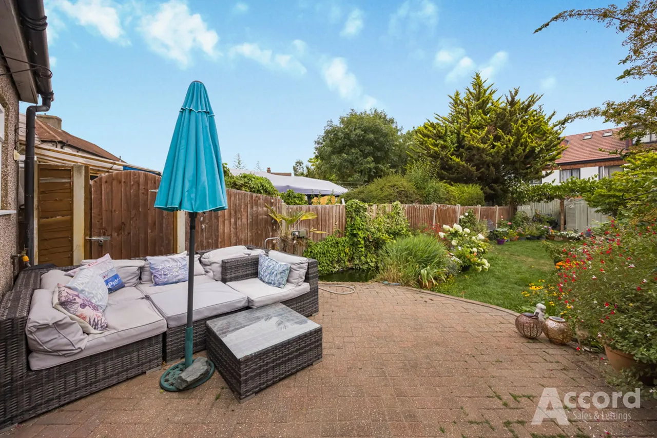 Wainfleet Avenue, Romford, RM5, photo 22