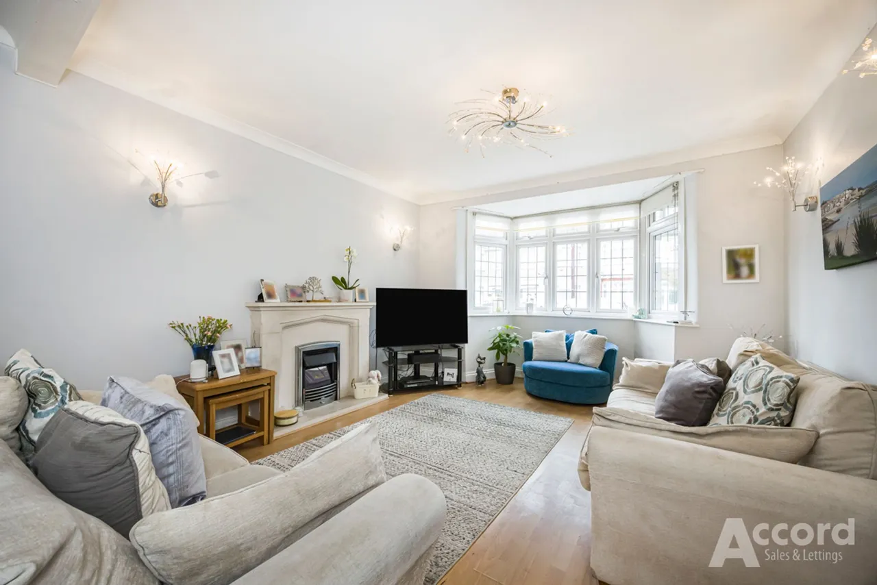 Wainfleet Avenue, Romford, RM5, photo 4
