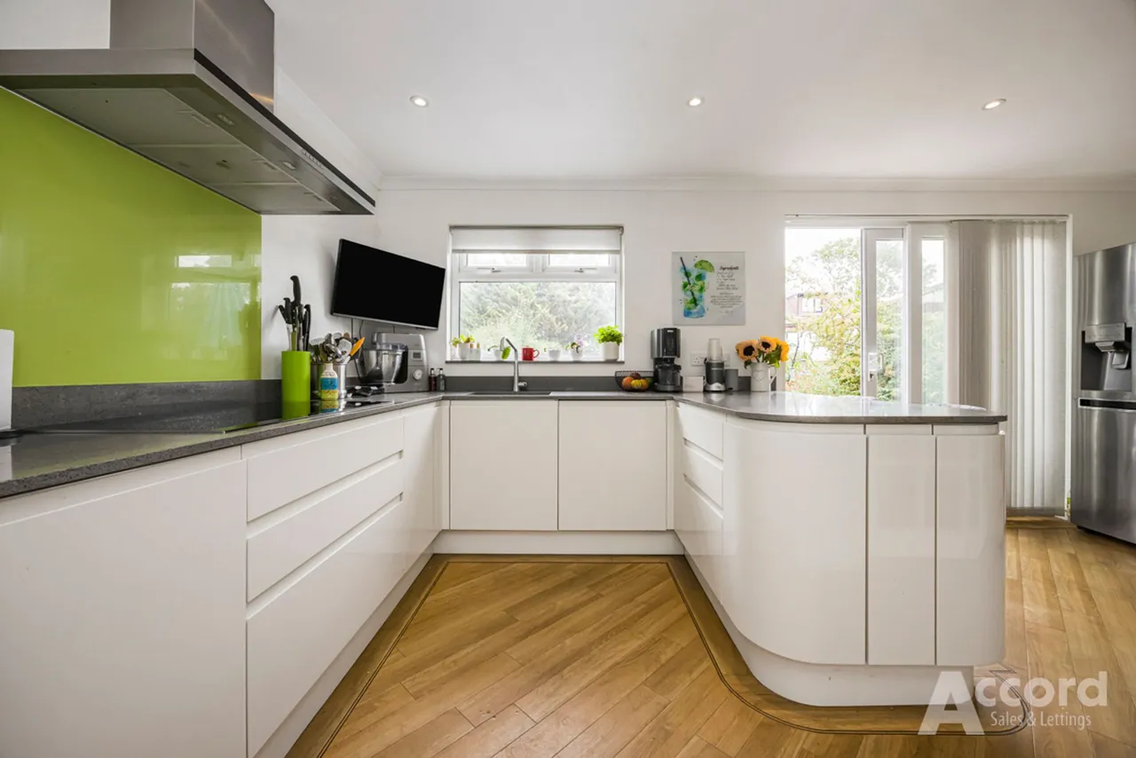 Wainfleet Avenue, Romford, RM5, photo 28
