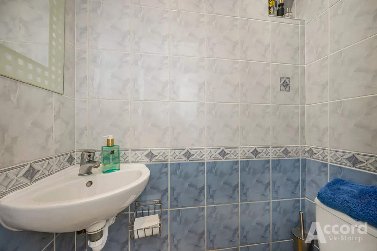 Wainfleet Avenue, Romford, RM5, photo 15