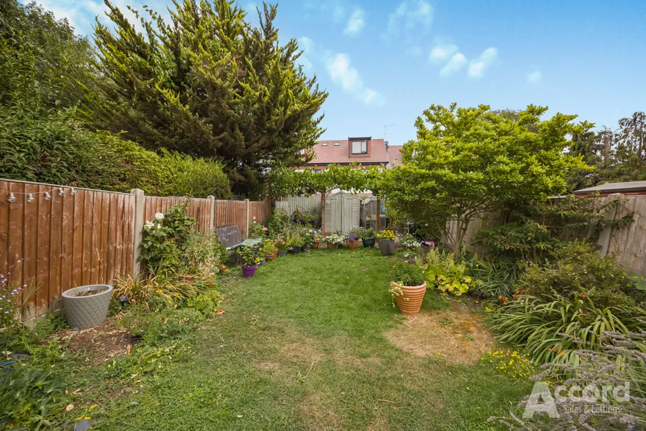 Wainfleet Avenue, Romford, RM5, photo 24