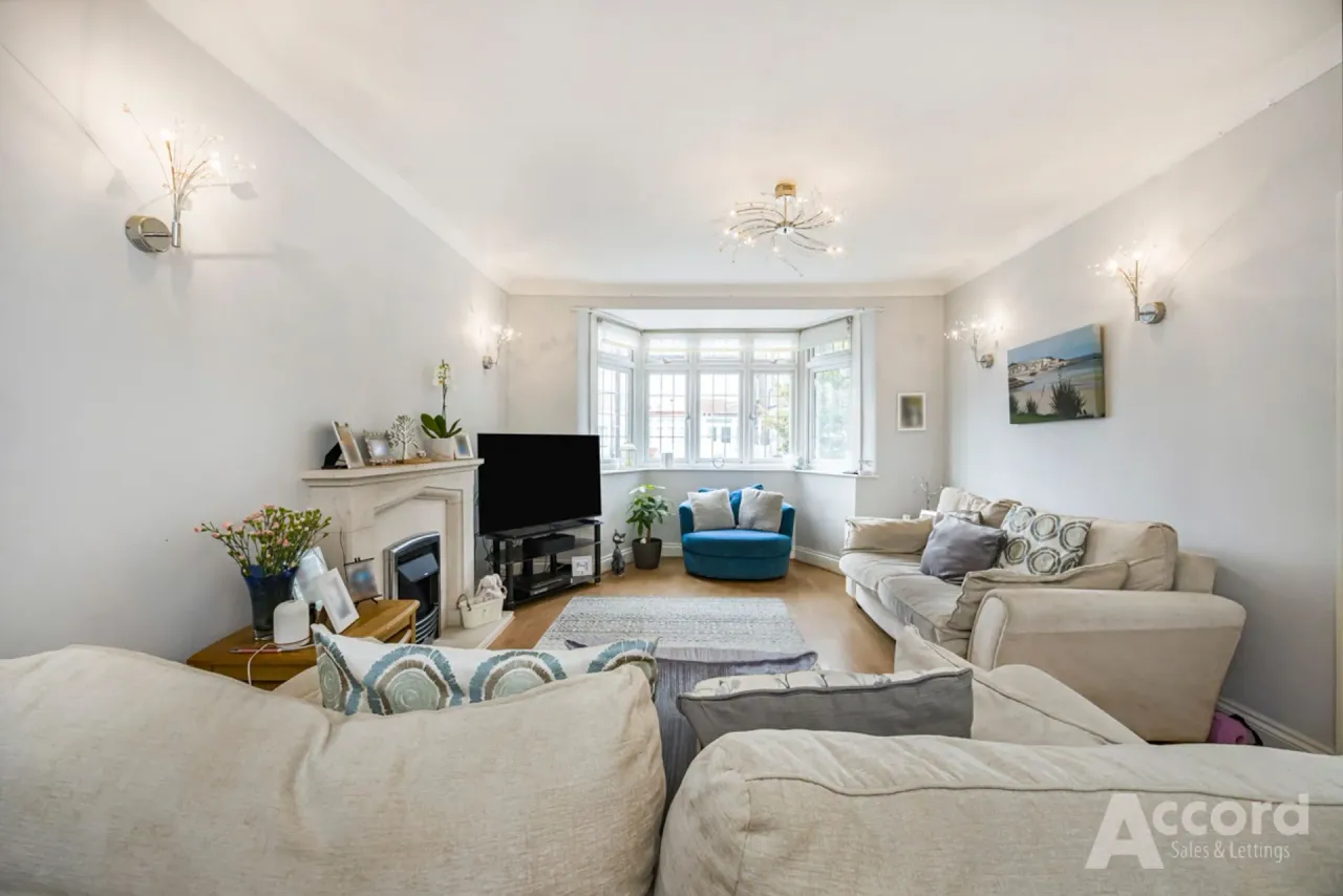 Wainfleet Avenue, Romford, RM5, photo 11