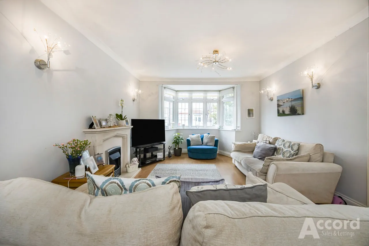 Wainfleet Avenue, Romford, RM5, photo 36