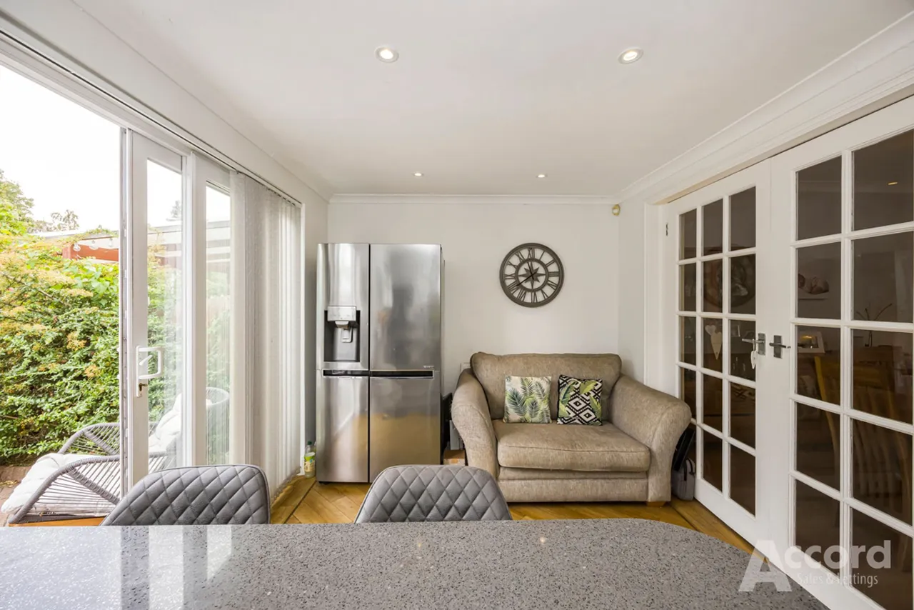 Wainfleet Avenue, Romford, RM5, photo 9