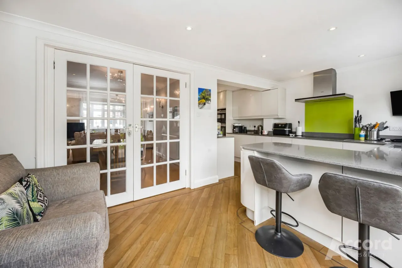 Wainfleet Avenue, Romford, RM5, photo 33