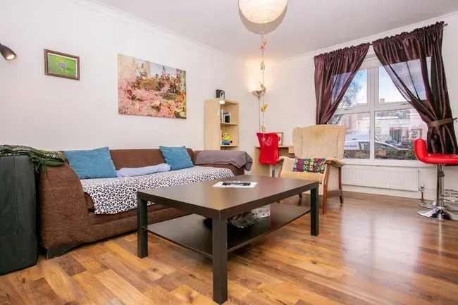 2 bed flat to rent — Two Bedroom Flat For Let North Vill...