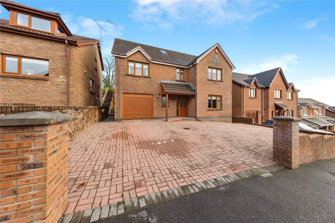 6 bed house for sale, Cae Ffynnon, Kidwelly, SA17