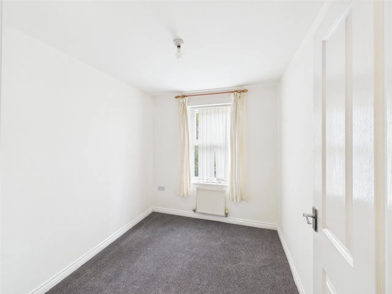 High Main Drive, Brackens Court, NG6, photo 7