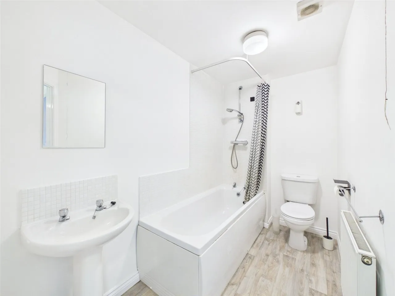 High Main Drive, Brackens Court, NG6, photo 6