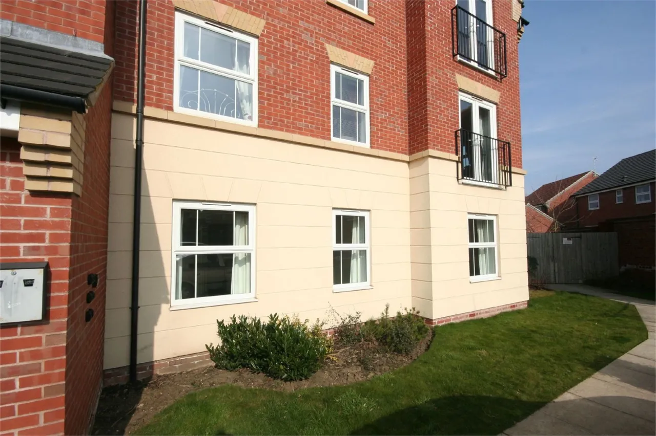 High Main Drive, Brackens Court, NG6, photo 11