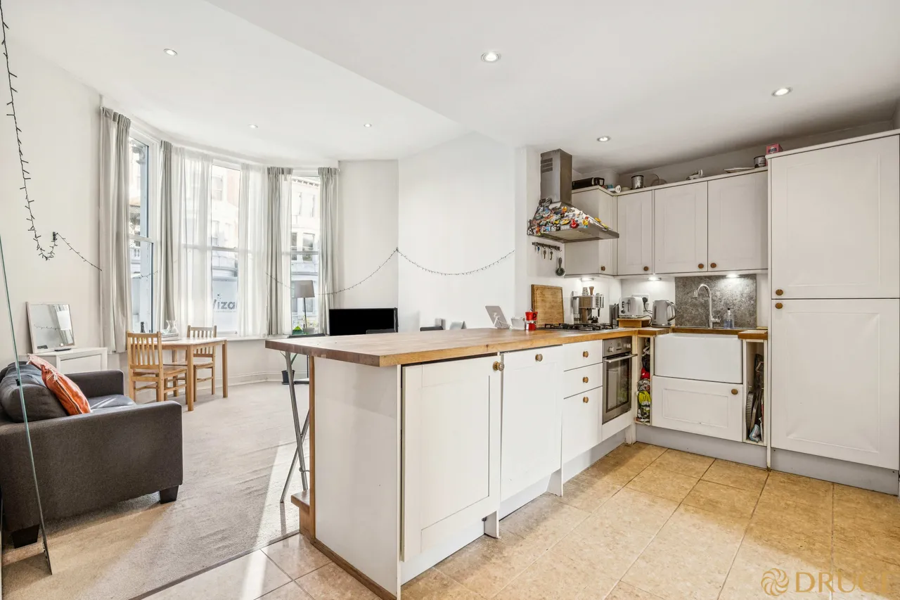 2 bed flat for sale, Sinclair Road, London, W14