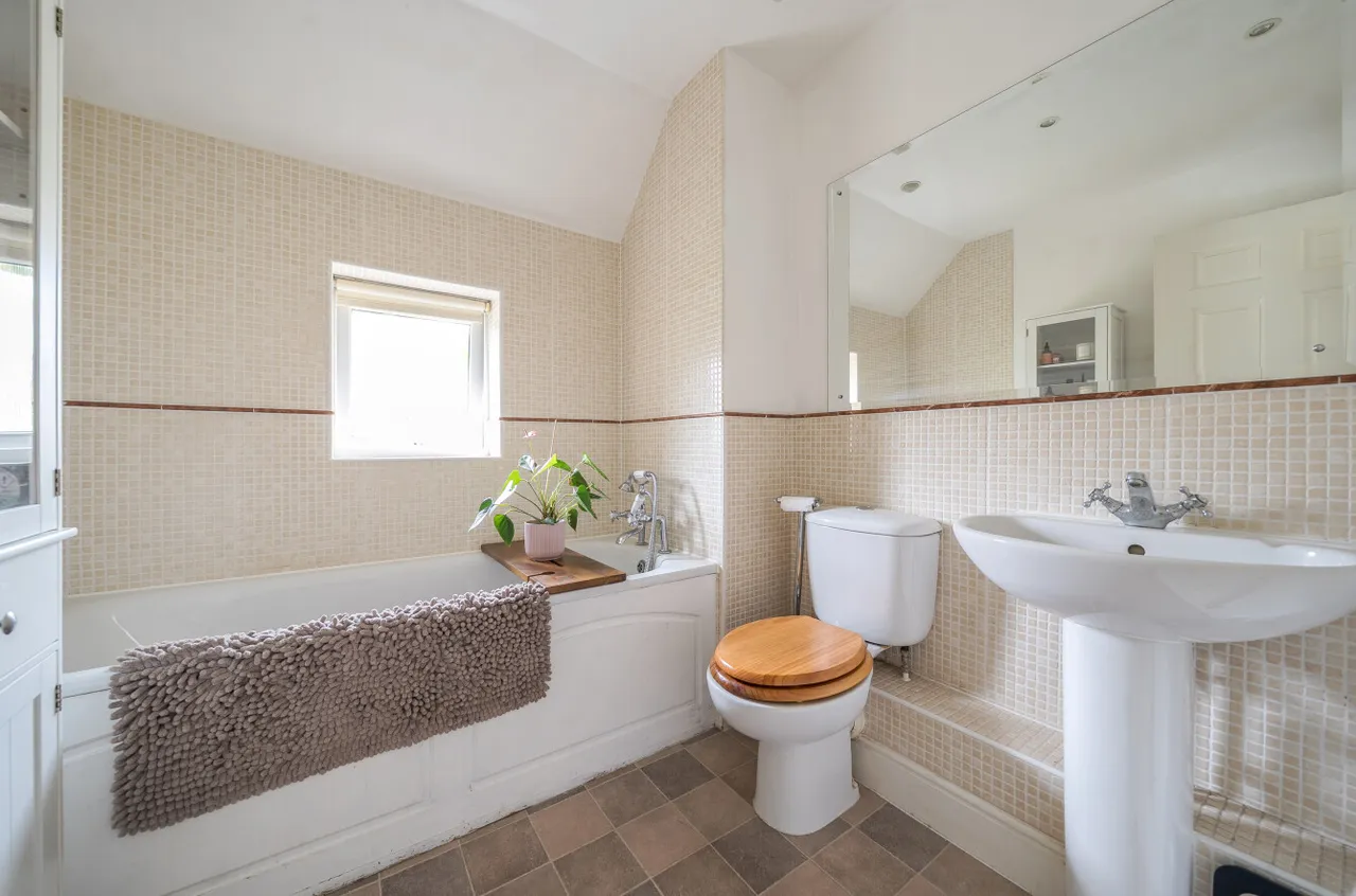Watery Lane, Church Crookham, Fleet, Hampshire, GU52 0RN, photo 10