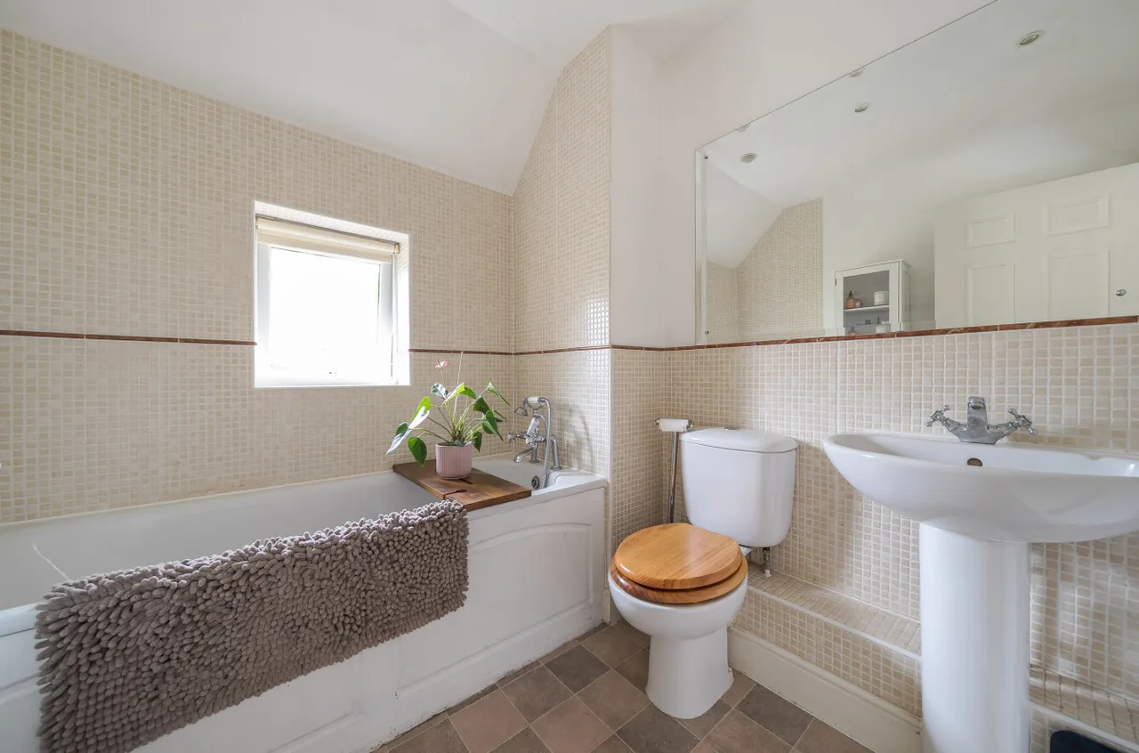Watery Lane, Church Crookham, Fleet, Hampshire, GU52 0RN, photo 13
